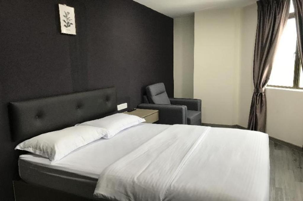 Oyo 90506 Z Stay Inn Hotel Simpang Renggam Exterior foto